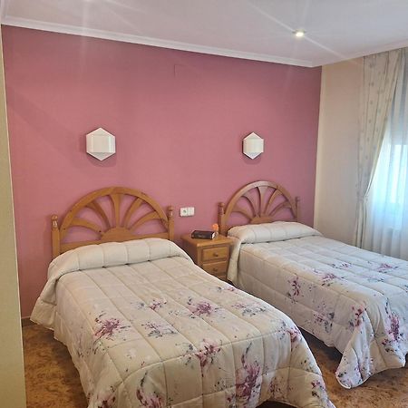Hostal Pachin مييريس المظهر الخارجي الصورة