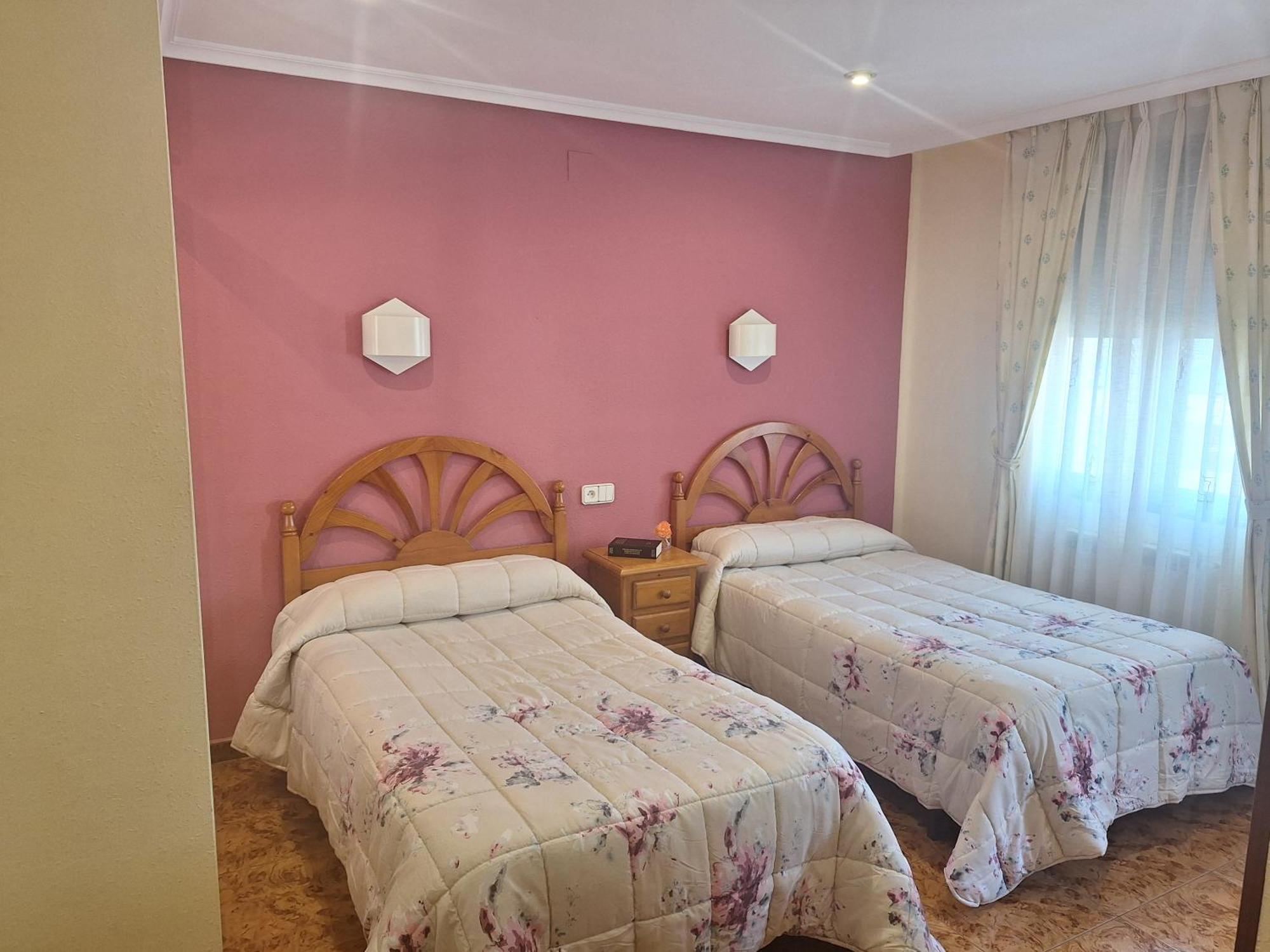 Hostal Pachin مييريس المظهر الخارجي الصورة