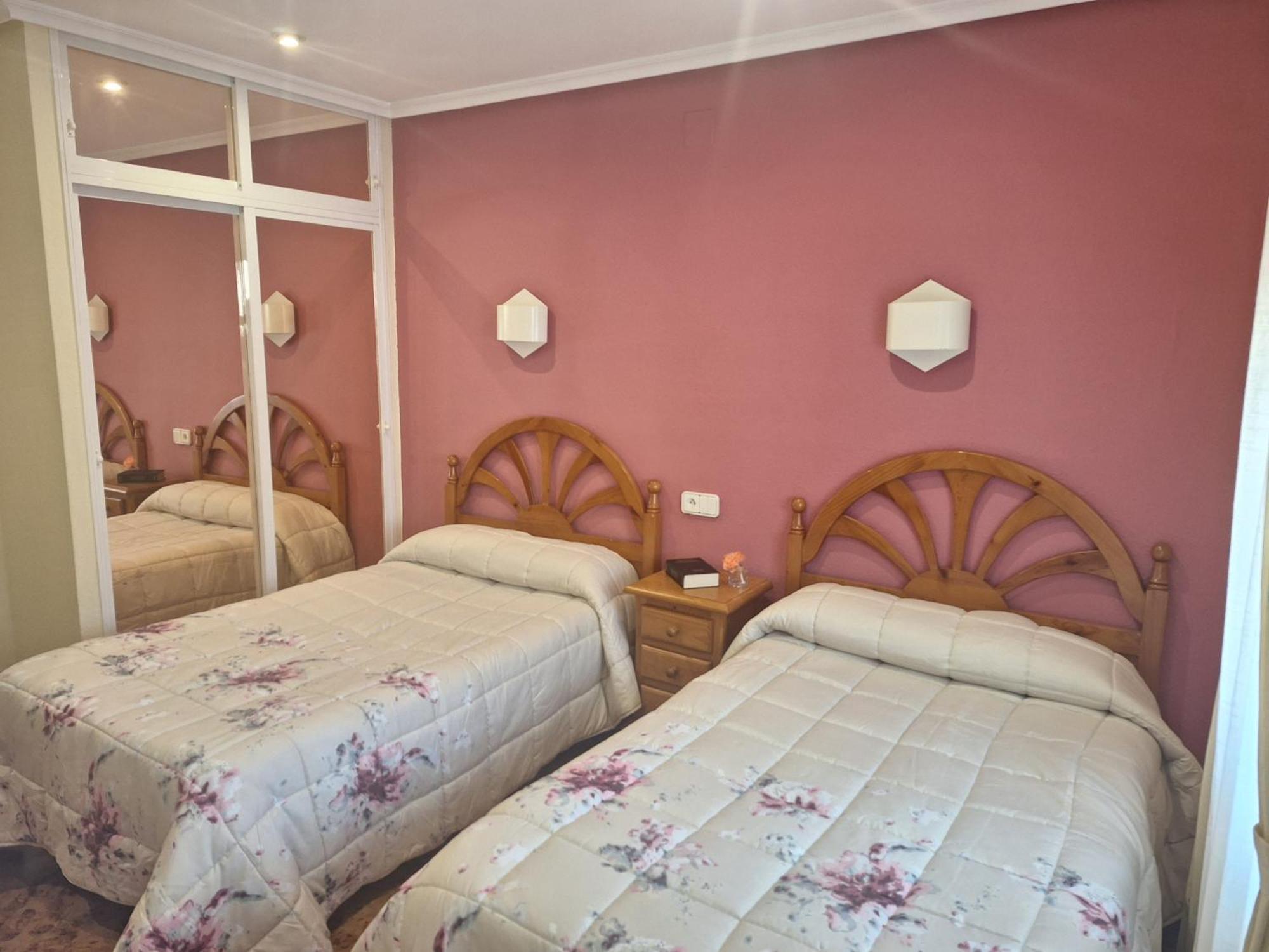 Hostal Pachin مييريس المظهر الخارجي الصورة
