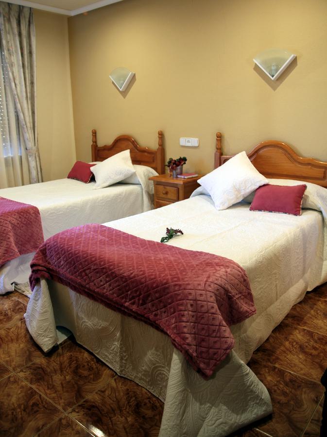 Hostal Pachin مييريس المظهر الخارجي الصورة